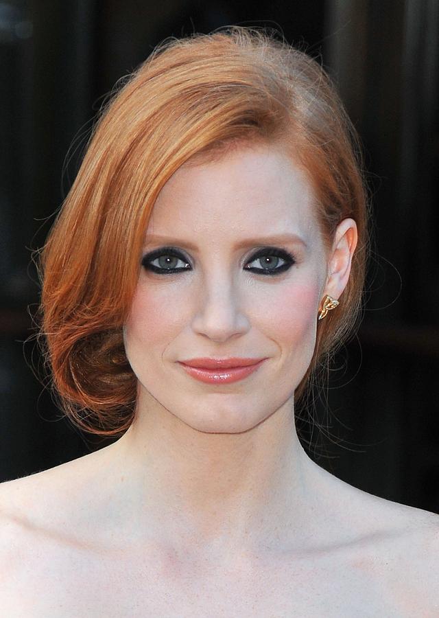 1-jessica-chastain-at-arrivals-for-the-everett