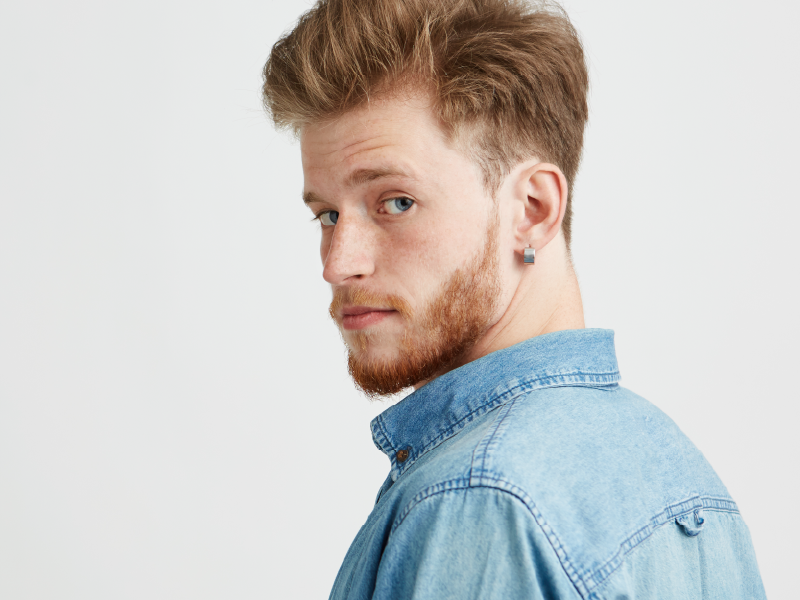 homem com barba curta ruiva