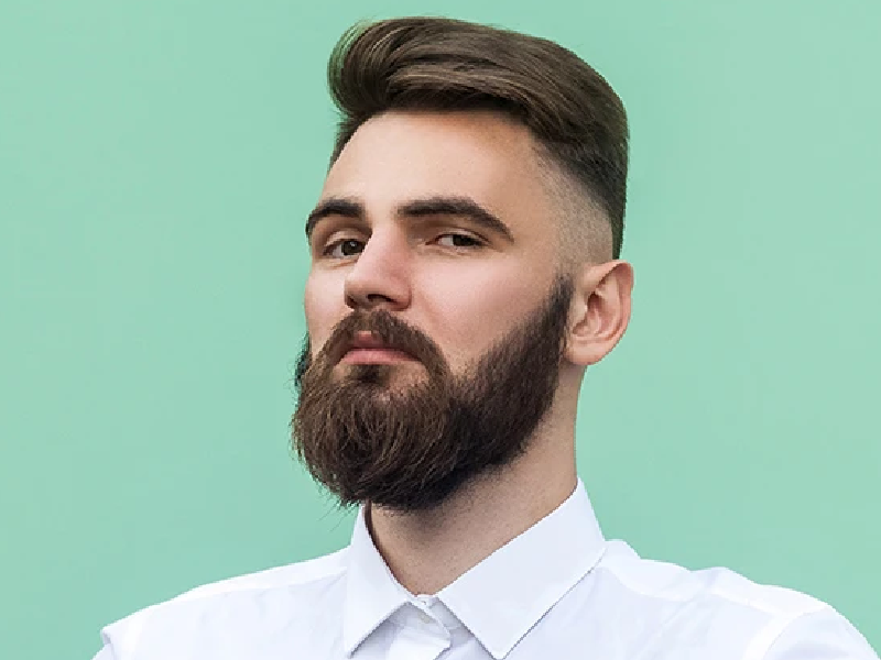 homem com barba comprida estilo hipster